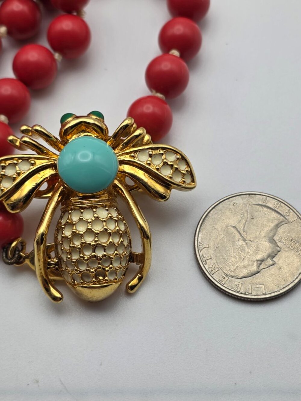 Red Faux Coral Glass Bead Bee Brooch Clasp Necklace 57 in Vintage - Picture 11 of 11
